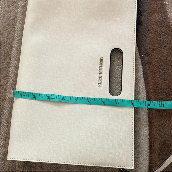 Michael Kors large white clutch with strap and handle - Picture 12 of 12